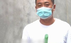 Vợ đi làm bên ngoài về đùng đùng đòi ly hôn, chồng xin được giúp đỡ rồi lộ tẩy...