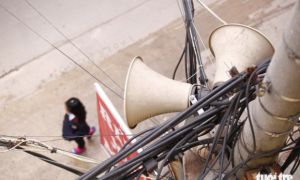 Dân ta cần nghe loa phường và xem thi hoa hậu đến thế sao?