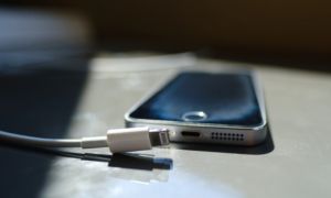 Đến lúc Apple bỏ cổng Lightning