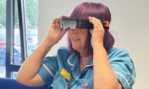 Kính bảo hộ thông minh công nghệ thực tế ảo được thử nghiệm trong Y tế cộng...