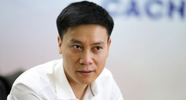 Chiếc cặp 'cám cò' và hành trình đến Pháp