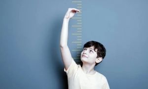 Bố mẹ cao 1m6 mà con trai cao 1m8 bác sĩ cũng phải tán tưởng cách nuôi của...