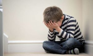 Những hành xử của cha mẹ khiến trẻ cảm thấy tội lỗi