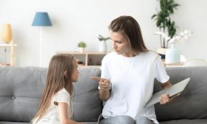 Làm sao để con cởi mở và trung thực khi mắc lỗi?