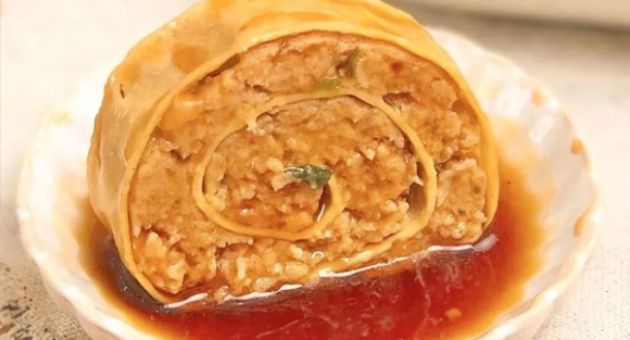 Váng đậu cuộn thịt hấp nóng hổi thơm nức cho bữa tối thêm ấm áp