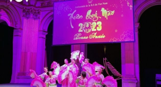 Tết Việt tưng bừng trở lại tại Toà Thị chính thủ đô Paris