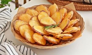 Muốn làm khoai lang chiên để lâu vẫn giòn tan, bạn không thể bỏ qua nguyên...