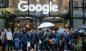 Google yêu cầu nhân viên chia sẻ bàn làm việc