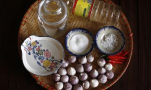 Mẹo làm tỏi ngâm giấm trắng giòn, không bị xanh