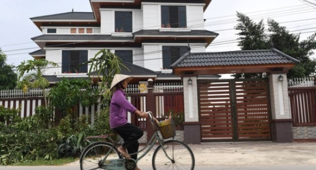 Thà khóc trong Mercedes còn hơn cười trên xe đạp