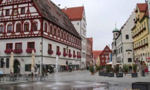Nước Đức: Thị trấn kỳ lạ được “dát” bằng 72.000 tấn bụi kim cương