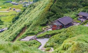 Chiêm ngưỡng ngôi nhà không đường dây điện, không internet, biệt lập nhất nước...