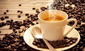 Nên kiêng ăn gì để tránh hôi nách trong mùa hè?