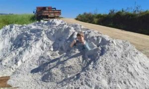 Hít bụi độc, cậu bé 7 tuổi chết thảm chỉ vài phút sau khi tạo dáng chụp ảnh