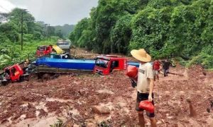 Quân đội Lào tìm tài xế Việt mất tích trong vụ lở đất