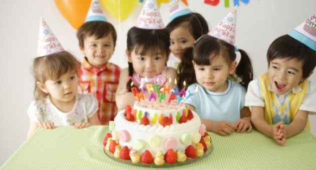 Vì sao đứa trẻ nào cũng mong đợi tới sinh nhật, ba mẹ có nhất thiết phải tổ...