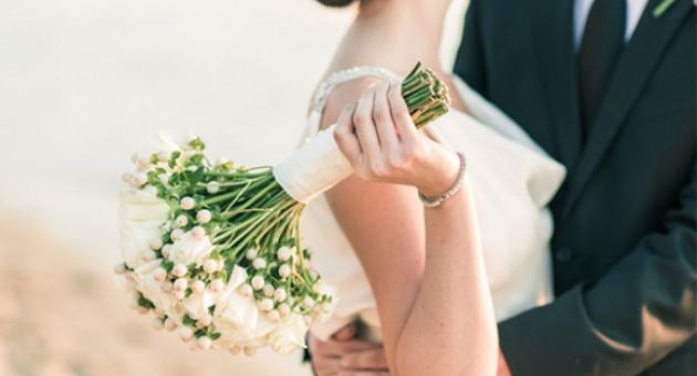 Kịch liệt phản đối con trai cưới người phụ nữ lớn tuổi có con riêng, nhưng khi...