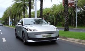 /thumb/thumb.php?src=images/stories/content/2023/10/22/1_uong-chua-toi-1-lit-xang100-km-chiec-sedan-gia-300-trieu-dong-nay-nhin-la-thay-me.jpg&w=300&h=180&zc=1&q=80&a=c