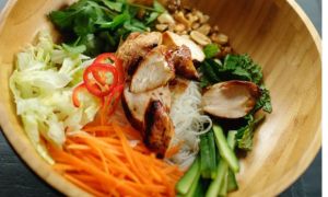 Mách bạn cách làm món phở trộn siêu đơn giản mà thơm ngon, chẳng lo tăng cân