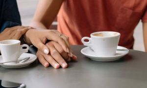Trang web hẹn hò 'bóc mẽ' 3 độ tuổi dễ ngoại tình