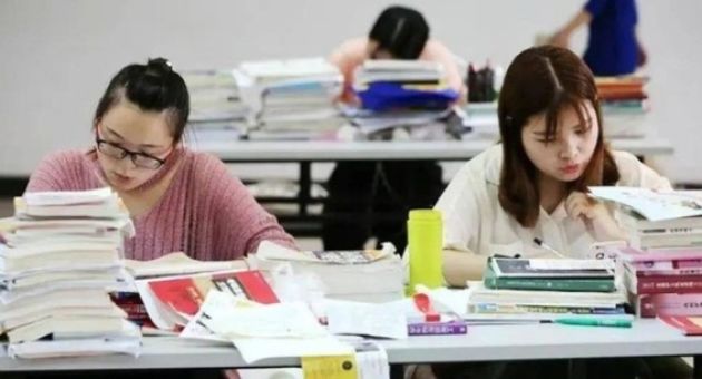 /thumb/thumb.php?src=images/stories/content/2024/03/18/1_day-nap-but-lai-duoc-khong---loi-nhac-nho-trong-phong-hoc-khien-nu-sinh-do-mat-netizen-chia-phe-tranh-cai.jpg&w=630&h=340&zc=1&q=80&a=c