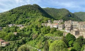 Thị trấn ở Ý rao bán nhà với giá... 1 euro nhưng vẫn ế ẩm