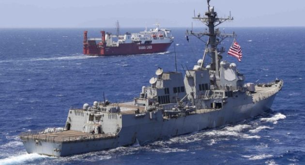 Houthi tập kích chiến hạm, tàu hàng Mỹ