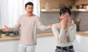 Chồng nổi giận khi thấy người yêu cũ của tôi trả tiền 4 bát phở