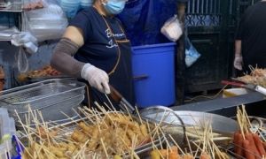 /thumb/thumb.php?src=images/stories/content/2024/05/08/1_xien-ban-bua-vay-truong-hoc-nguy-co-ngo-doc-rinh-rap-tre-nho-nhung-nhieu-phu-huynh-van-chu-quan.jpg&w=300&h=180&zc=1&q=80&a=c