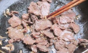 Xào thịt bò chớ để dầu sôi mới đổ vào: Làm một bước ngay từ công đoạn ướp, đảm...