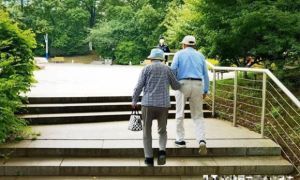 Bán nhà 3,5 tỷ đồng cho con trai đi du học, ở năm 74 tuổi, cụ bà than thở:...