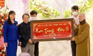 Lo lắng cho số phận của tấm bảng ban danh