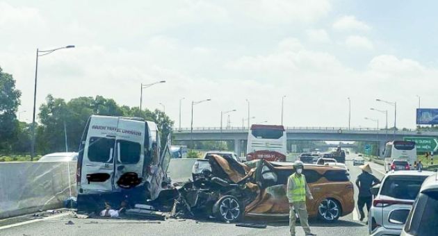 Tai nạn 2 người chết trên cao tốc: Khi văn hóa đi cao tốc như đường làng!