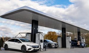 Mercedes-Benz “bắt tay” Starbucks tạo ra mạng lưới sạc nhanh ôtô điện