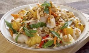 Cách làm gỏi ức gà thơm ngon, thanh đạm cho ngày nắng nóng