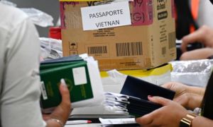 Có người Việt trong số hàng trăm người di cư đang mắc kẹt tại sân bay Brazil