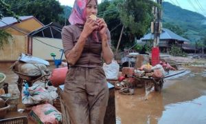 Cô giáo Yên Bái lấm bùn ăn mì tôm gây sốt mạng là ai?