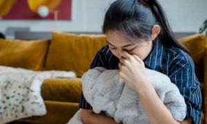 Gia đình trên bờ vực tan vỡ vì gửi con cho mẹ chồng chăm sóc