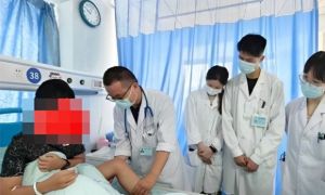 Con trai đi cấp cứu sau khi tập thể dục, cha mẹ nhận ra sai lầm nhiều người mắc