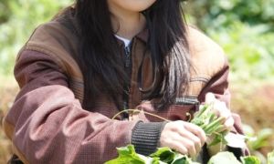 Cảm phục nữ sinh Đà Lạt 'lượm ve chai có gì đâu xấu hổ': Nhìn vào Thúy, thấy...