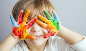 Chuyên gia giáo dục nổi tiếng: Muốn con hạnh phúc, phụ huynh đừng ngăn cản con...