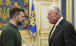 Mỹ và châu Âu cảnh báo trừng phạt Nga