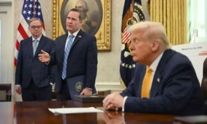 Tin tặc đánh cắp dữ liệu từ cố vấn ông Trump và nhiều cơ quan chính phủ Mỹ