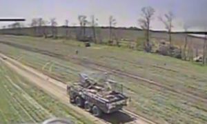 UAV Ukraine bắn cháy 5 xe bọc thép chở quân BTR-82A của Nga