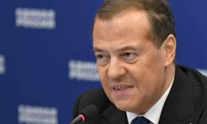 Medvedev và sự sa ngã chính trị: từ biểu tượng cải cách thành