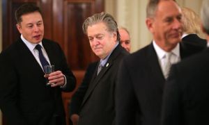 Bannon kêu gọi trục xuất Elon Musk khỏi Mỹ: