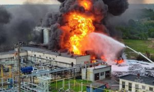 Vụ nổ lớn tại nhà máy lọc dầu Nga sau khi bị UAV tấn công