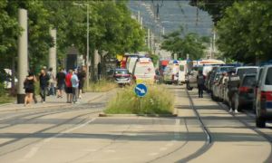 Học sinh xả súng ở trường trung học, ít nhất 9 người chết