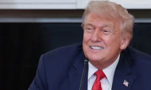 Tranh cãi về kế hoạch cấp 1.000 USD cho trẻ sơ sinh của ông Trump