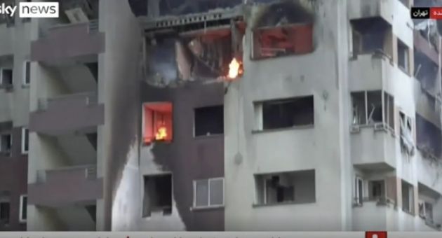 Israel tấn công Iran: Nhiều nước đóng cửa không phận, các hãng hàng không...